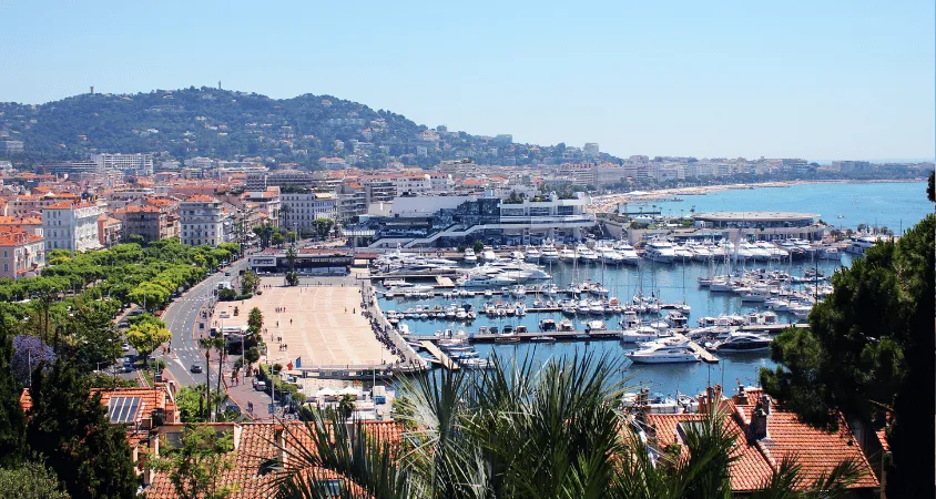 Vue sur le port de Cannes